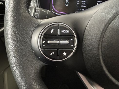 Used 2023 Kia Soul LX w/ LX Technology Package FWD image 22