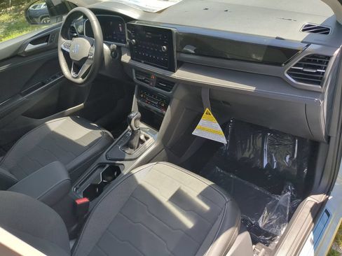 New 2026 Volkswagen Taos SE FWD image 10
