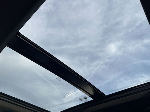 Used 2025 Cadillac XT6 Premium Luxury image 19