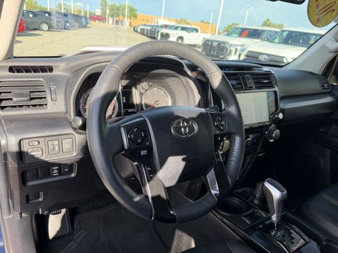 Used 2022 Toyota 4Runner TRD Off-Road Premium AWD/4WD image 34