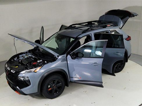 Used 2025 Nissan Rogue SV image 26