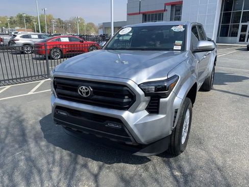 Certified 2024 Toyota Tacoma SR5 image 4