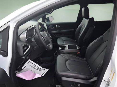 New 2026 Chrysler Voyager LX image 11