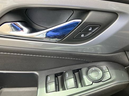 Used 2022 Chevrolet Traverse LT image 36