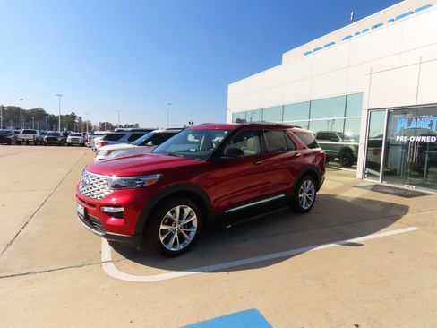 Used 2022 Ford Explorer Platinum w/ Equipment Group 601A image 2