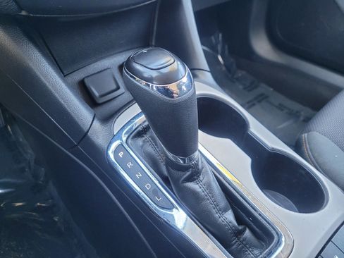 Used 2017 Chevrolet Cruze LS FWD image 18
