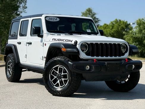 Used 2024 Jeep Wrangler Unlimited Rubicon AWD/4WD image 2