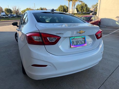 Used 2018 Chevrolet Cruze LS image 11