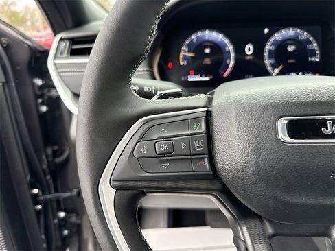 New 2025 Jeep Grand Cherokee L Altitude image 14