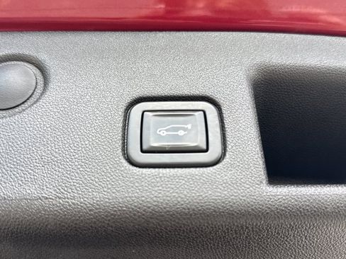 Used 2020 Chevrolet Equinox LT FWD image 12
