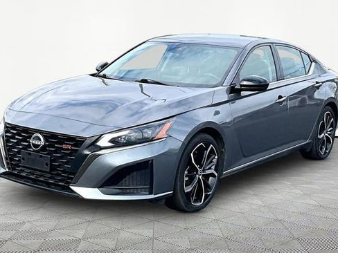 Used 2024 Nissan Altima 2.5 SR image 3