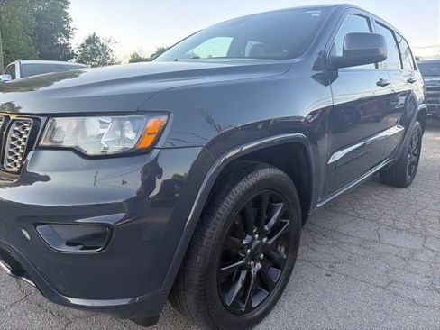 Used 2017 Jeep Grand Cherokee Altitude RWD image 7