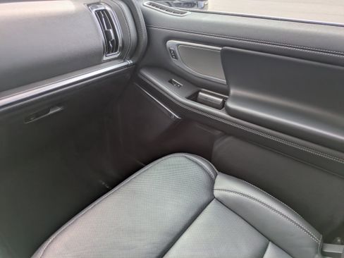 Used 2025 Ford Expedition Platinum AWD/4WD image 24