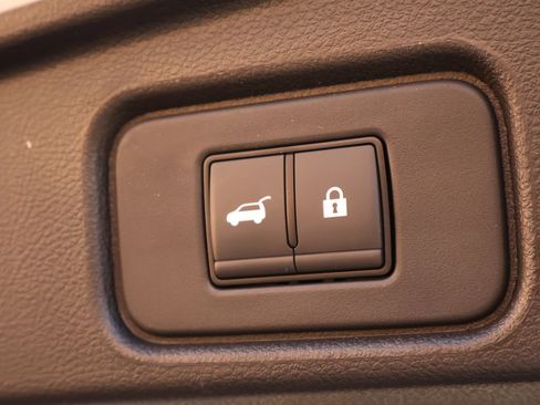 Used 2024 Nissan Pathfinder Platinum image 30