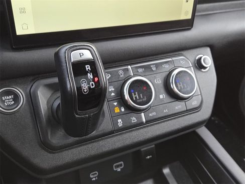 Used 2024 Land Rover Defender 130 X-Dynamic SE image 27