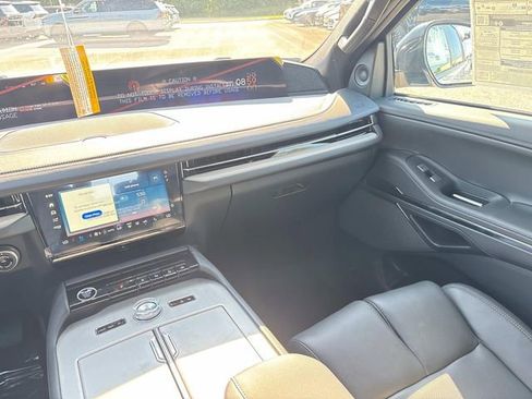New 2025 Lincoln Navigator Reserve w/ Jet Appearance Package AWD/4WD image 15