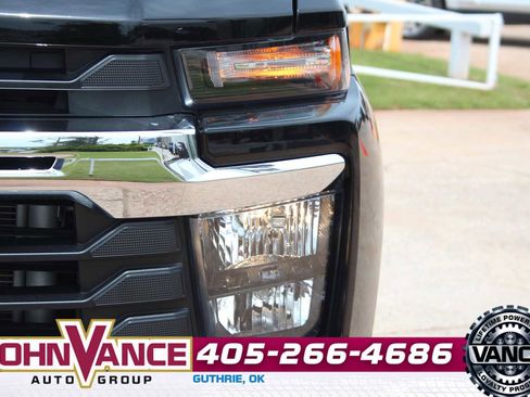Used 2025 Chevrolet Silverado 2500 LT w/ Convenience Package AWD/4WD image 4