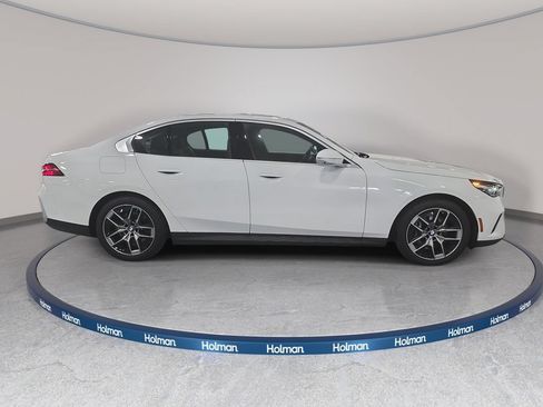 Certified 2025 BMW i5 eDrive40i w/ Premium Package RWD image 4