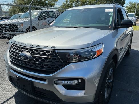 Used 2023 Ford Explorer XLT w/ Equipment Group 202A RWD image 2