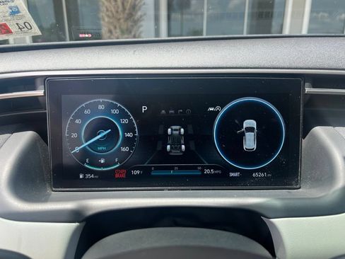 Used 2022 Hyundai Tucson Limited AWD/4WD image 2