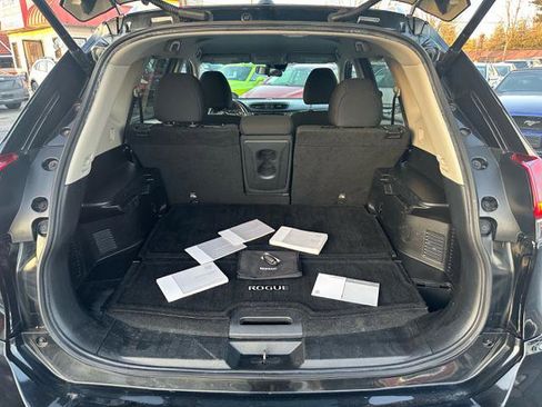 Used 2020 Nissan Rogue SV image 14