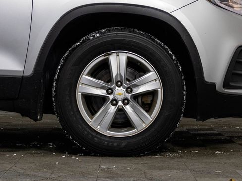 Used 2017 Chevrolet Trax LT w/ LT Convenience Package image 28