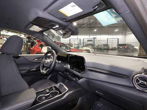 Used 2026 Chevrolet Equinox LT FWD image 28