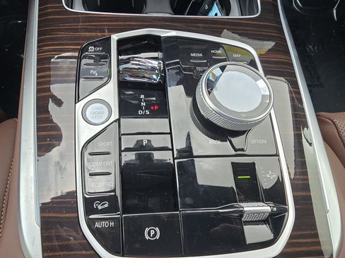 New 2026 BMW X7 xDrive40i w/ Executive Package image 18