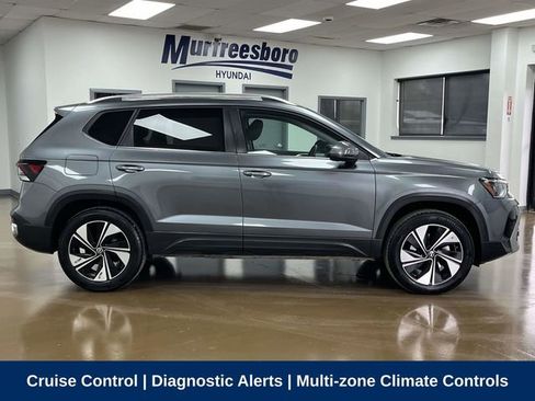 Used 2025 Volkswagen Taos SE AWD/4WD image 4