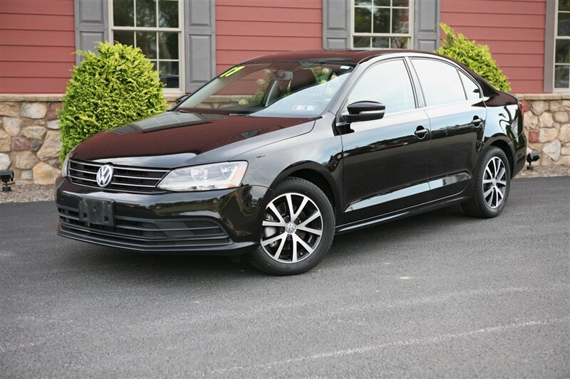 Used 2017 Volkswagen Jetta SE FWD image 1