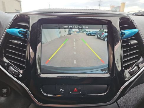 Used 2019 Jeep Cherokee Limited AWD/4WD image 20
