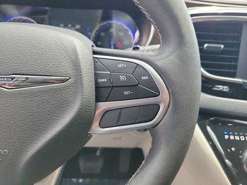 Used 2023 Chrysler Voyager LX FWD image 24