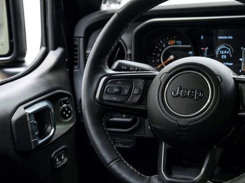 Used 2024 Jeep Wrangler Unlimited Rubicon w/ Technology Group AWD/4WD image 60