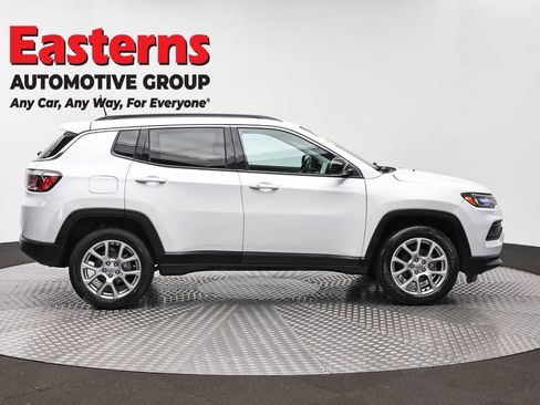 Used 2022 Jeep Compass Latitude AWD/4WD image 4