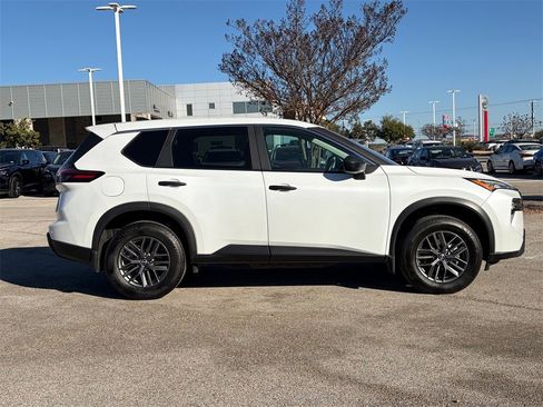 Certified 2025 Nissan Rogue S image 4