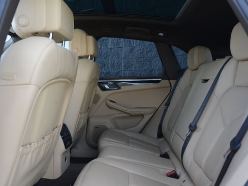 Certified 2018 Porsche Macan AWD/4WD image 50