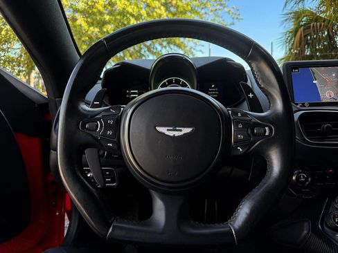 Used 2022 Aston Martin V8 Vantage Coupe RWD image 20