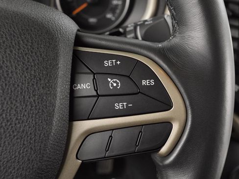 Used 2015 Jeep Cherokee Latitude image 15