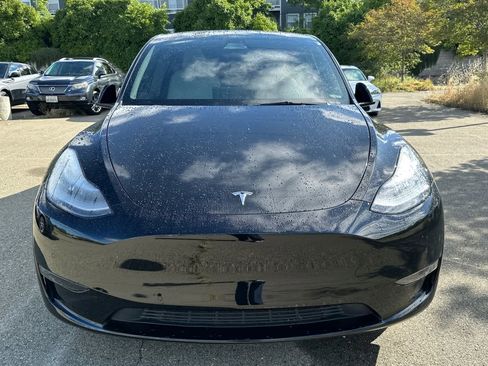 Used 2022 Tesla Model Y Long Range image 6