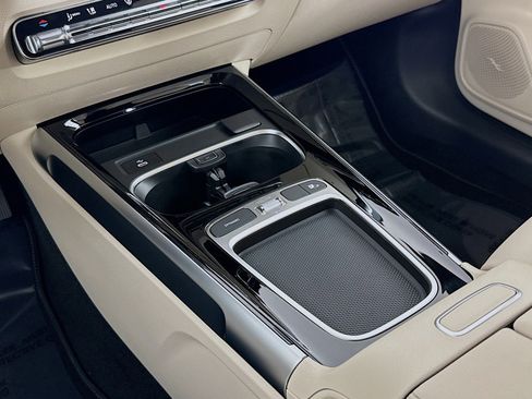 Used 2026 Mercedes-Benz GLB 250 image 6