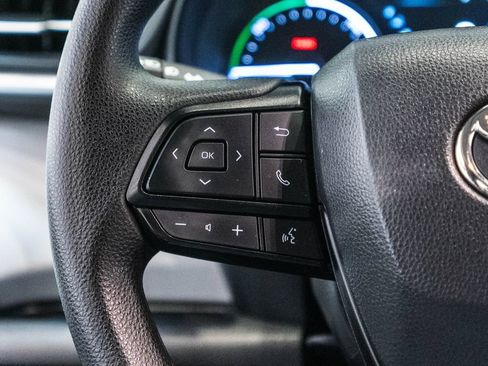 Certified 2025 Toyota Sienna LE FWD image 18