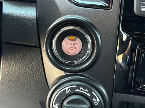 Used 2024 Nissan Titan PRO-4X w/ Pro-4x Convenience Package AWD/4WD image 29