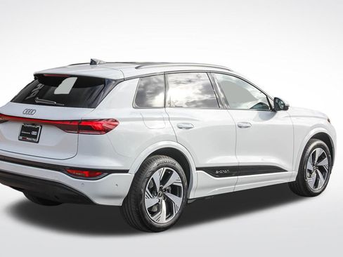 Certified 2025 Audi Q6 e-tron Premium Plus image 9