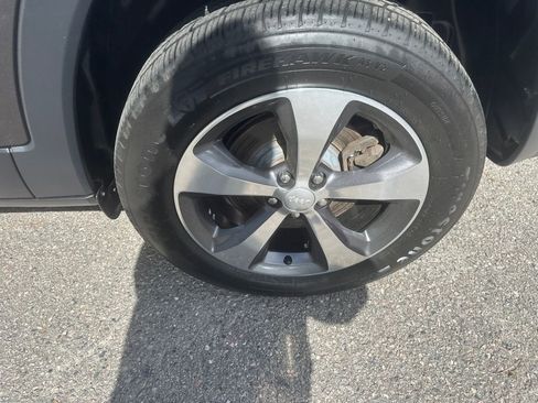 Used 2019 Jeep Cherokee Limited image 14