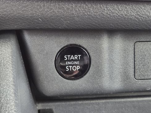 Used 2024 Nissan Rogue SV AWD/4WD image 17