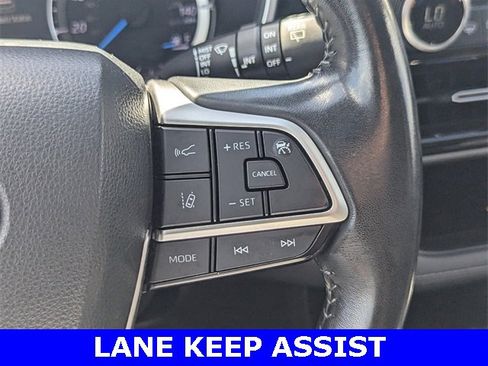 Used 2023 Toyota Highlander XLE image 9