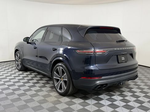 Used 2023 Porsche Cayenne AWD/4WD image 3