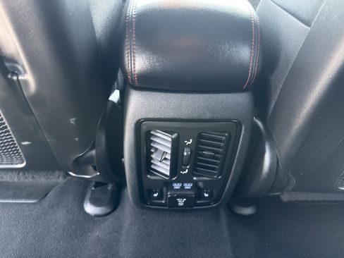 Used 2024 Dodge Durango GT RWD image 25