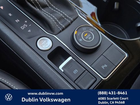 Certified 2023 Volkswagen Atlas SEL R-Line image 20