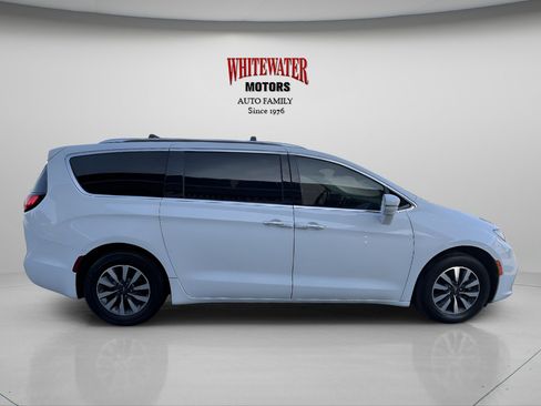 Used 2021 Chrysler Pacifica Touring-L image 7